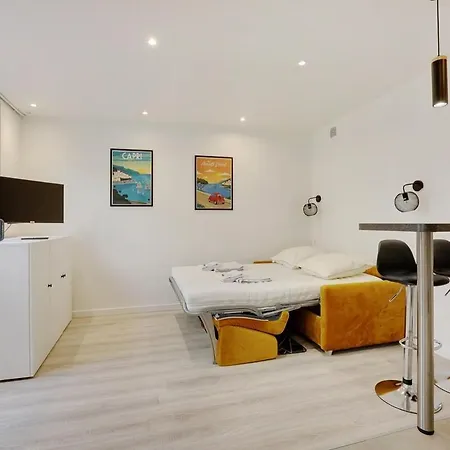 Апартаменты Joli - Buttes-chaumont Париж