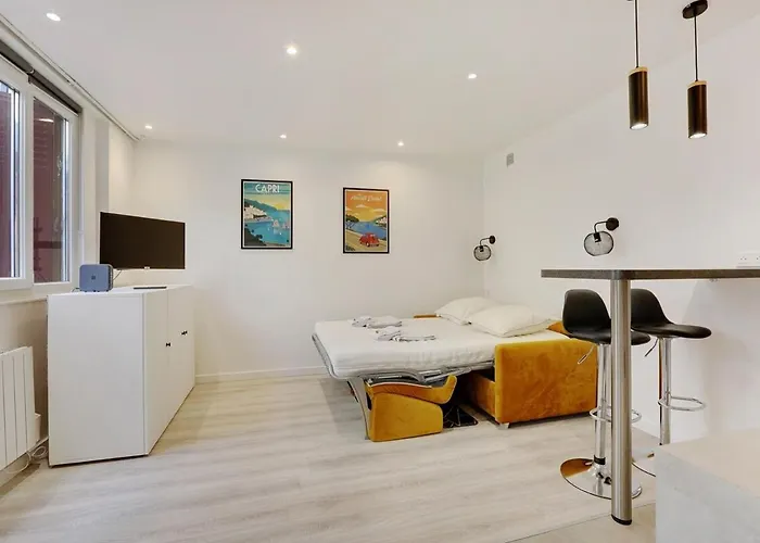 Appartement Joli - Buttes-chaumont Parijs